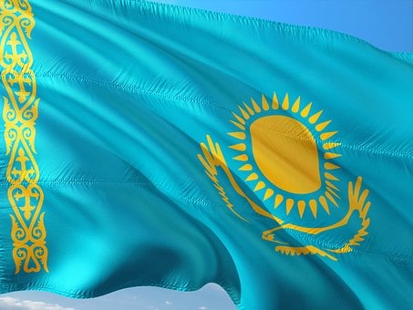 Казахстан временно запретил ввоз мяса и молока из России