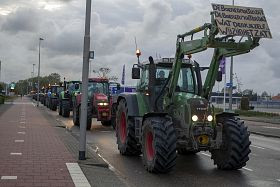 Голландские фермеры протестуют против строгих правил правительства в отношении азота