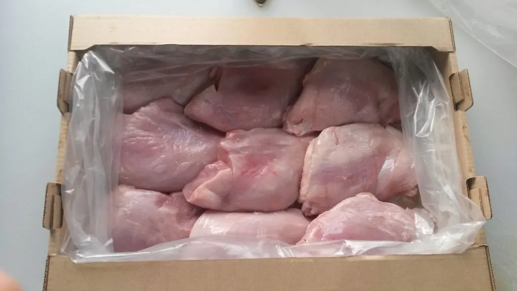 Замороженная курица срок. Курица охлажденная хранение. Охлажденное мясо курицы. Охлажденное и замороженное мясо. Замороженная курица.