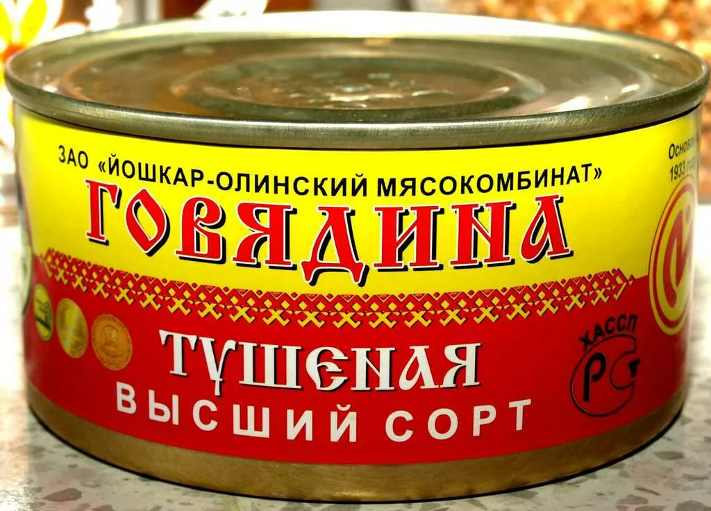 Банки с тушенкой картина