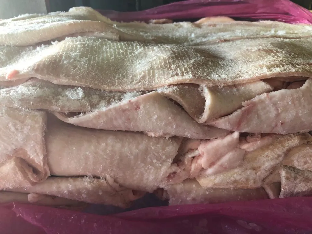 Фотография продукта шкура свиная замороженная в объеме