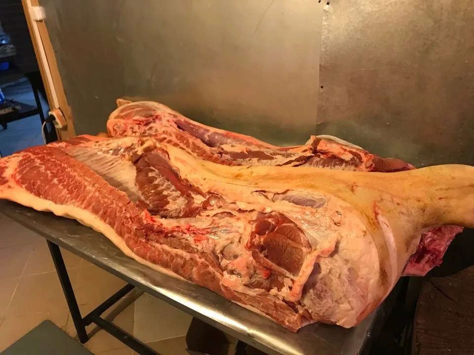 фотография продукта мясо свинины 1,2 категории (охлажденное)