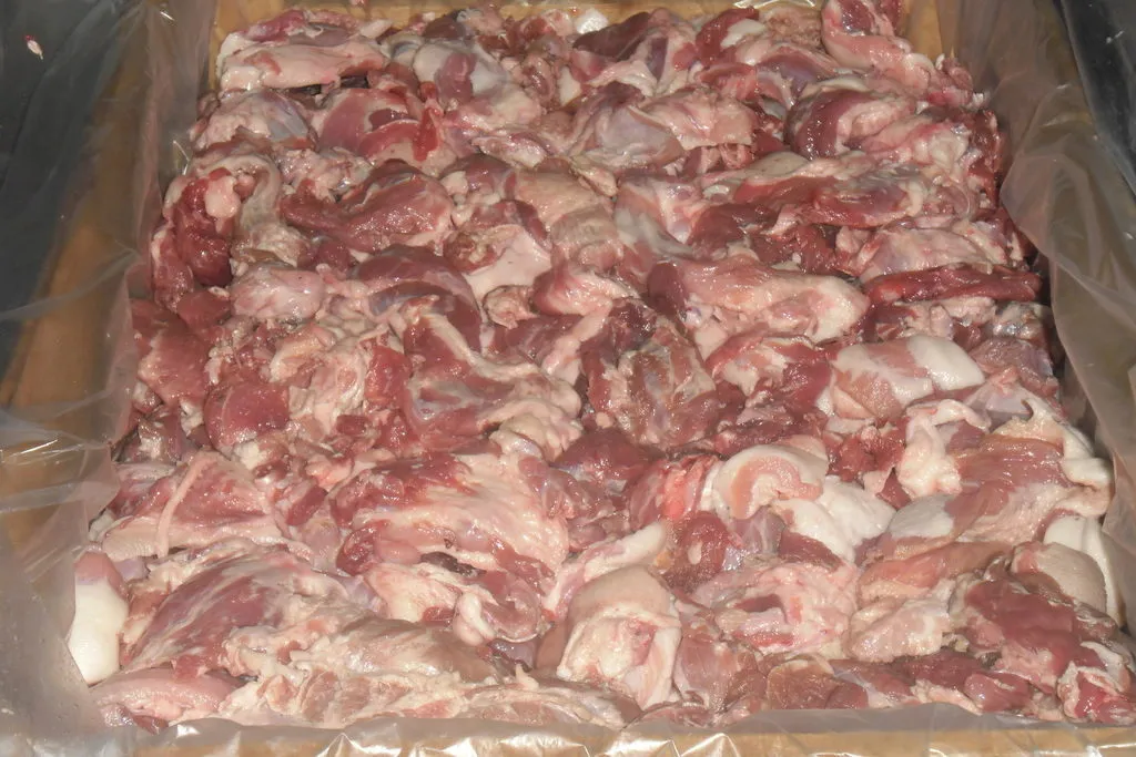 фотография продукта Мясо говяжих голов  с щеками. 