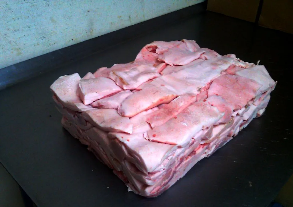 фотография продукта Жир свиной - обрезь боковая наружняя