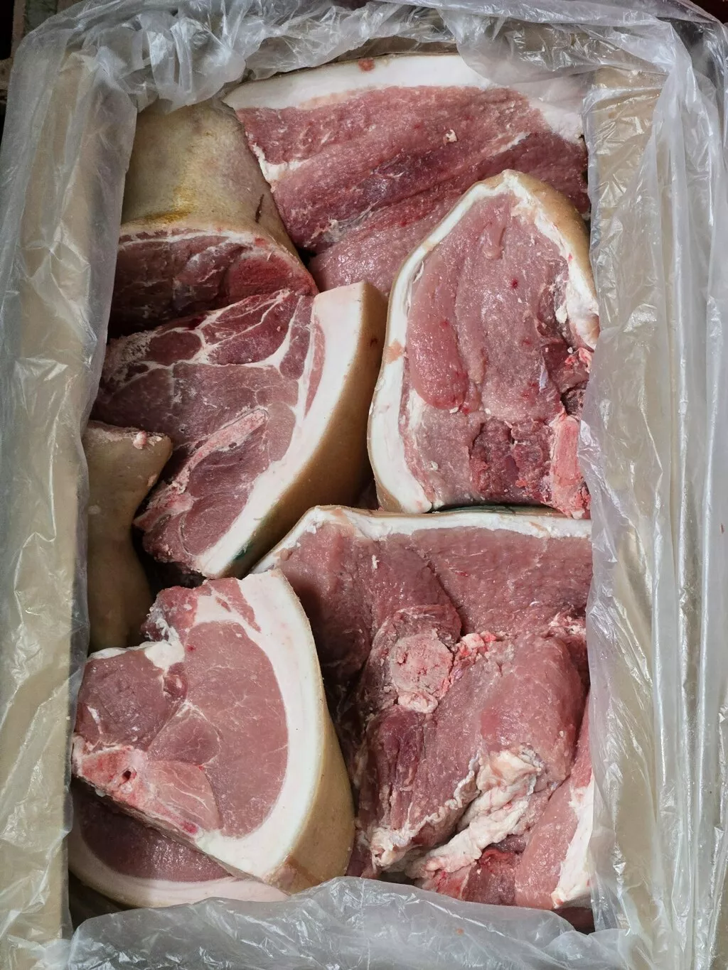 фотография продукта Свинина на кости пиленая  охл/зам