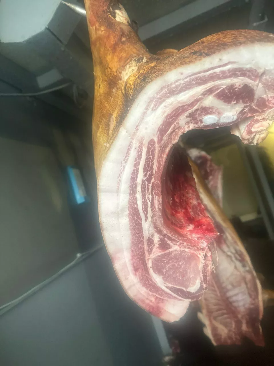 Фотография продукта Сальная свинина в полутушах