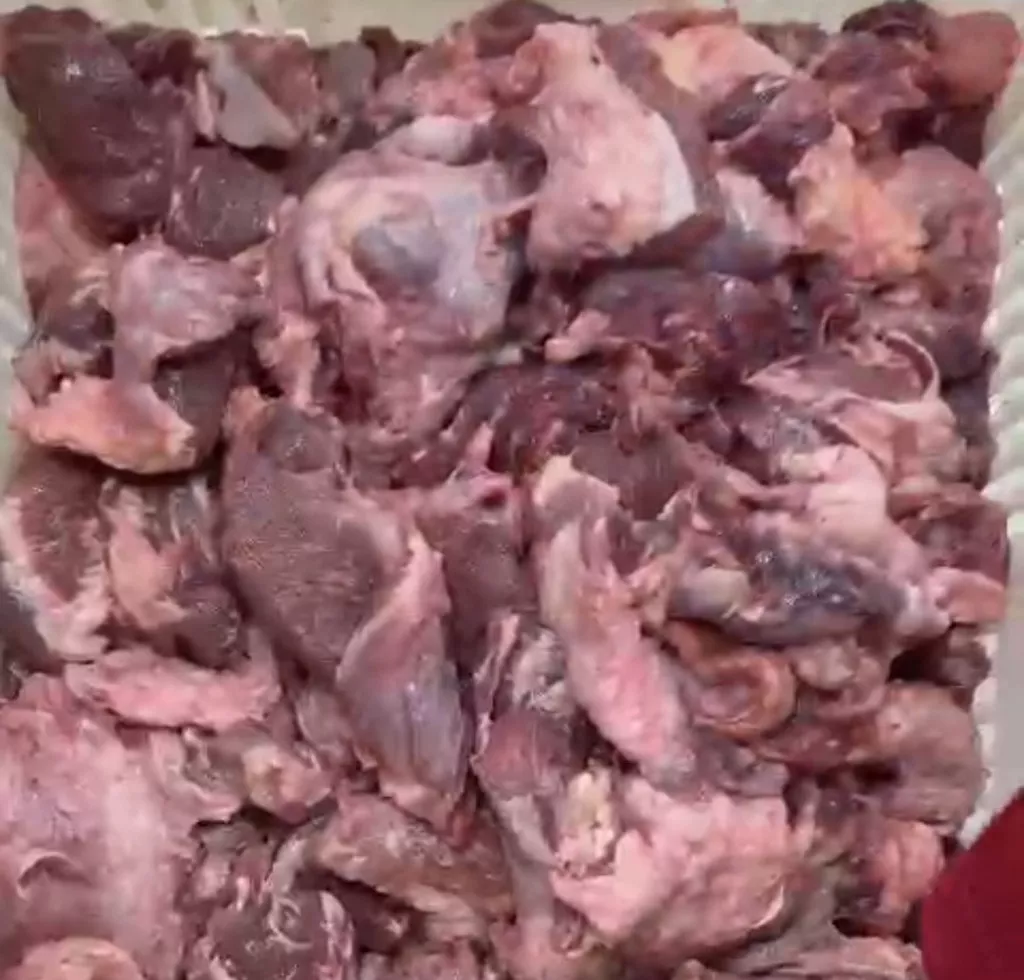 фотография продукта Мясо говяжьих голов по сто