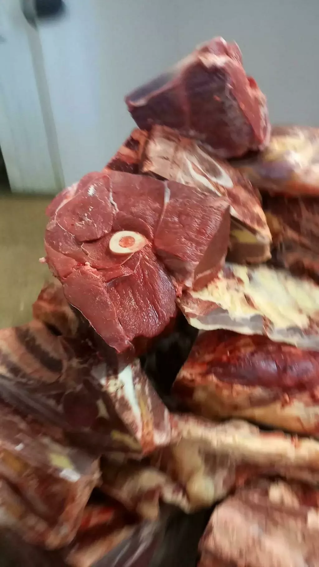 фотография продукта Говядина на кости 1 кат. (все части)
